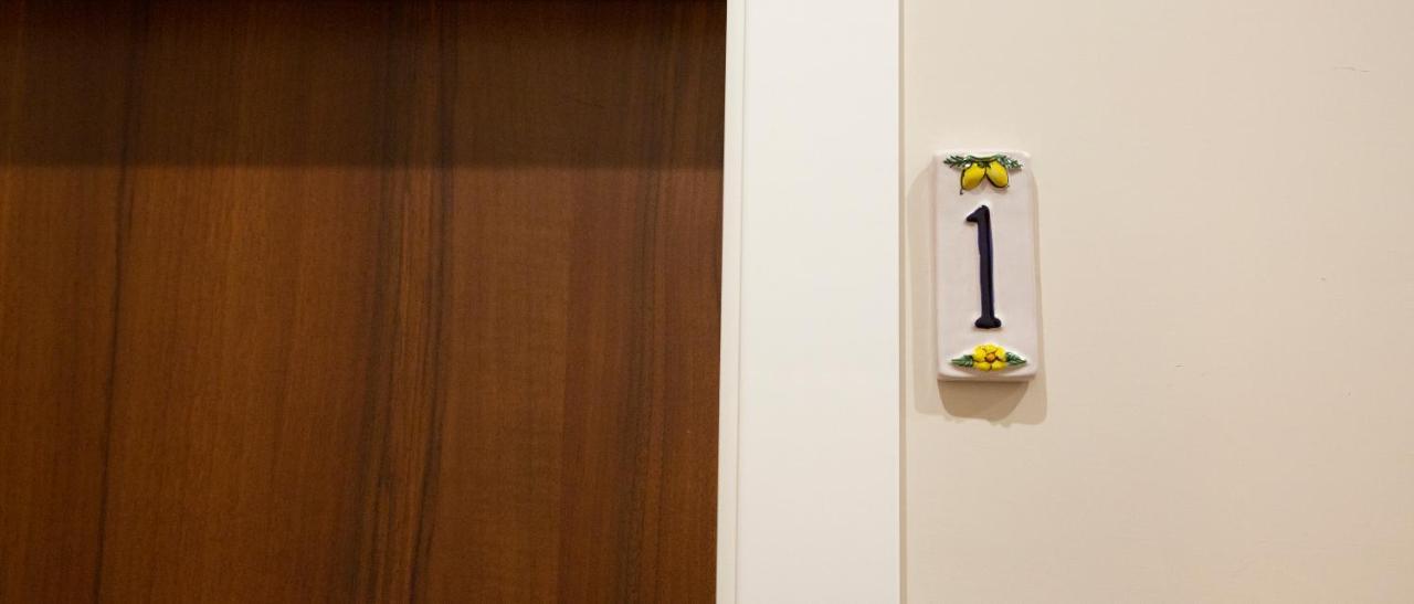 Handmade Rest Room เนเปิลส์ ภายนอก รูปภาพ